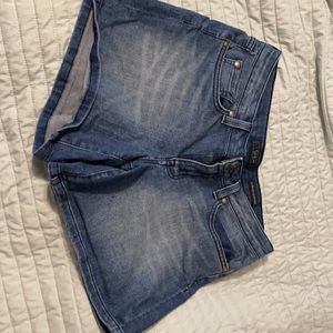 Jessica Simpsons Jean shorts